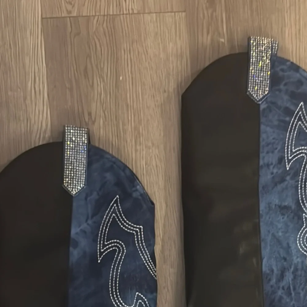 CAPE ROBBIN denim fold-over platform boots with rhinestone and Western-style❣️